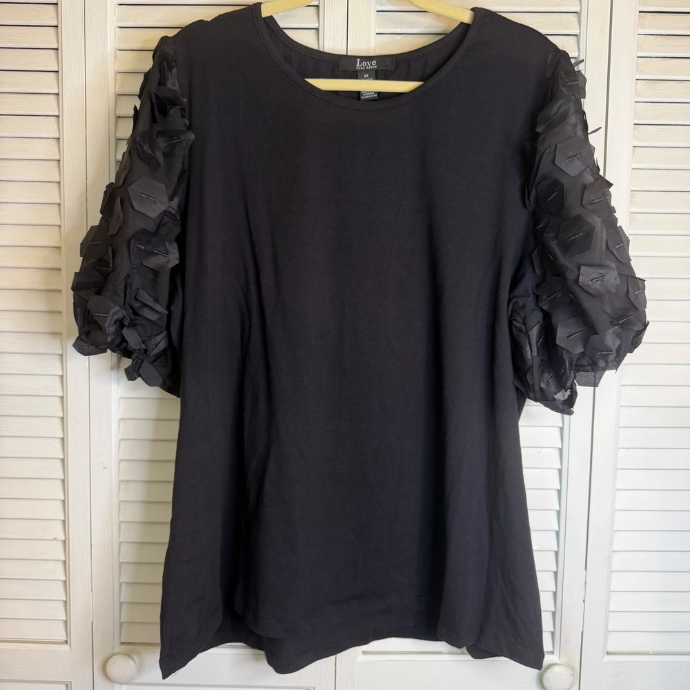 Love Ever After Skylar Black 3D Applique Sleeve Scoop Neck Knit Top 2X NEW